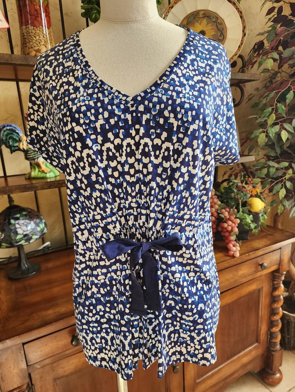 EUC-Tommy Bahama-Blue Patterned V-Neck Tie-Waist Women's Top 🏖🌴